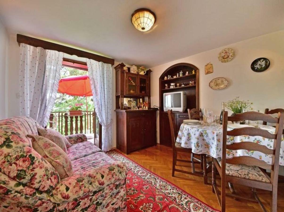 Comfy And Warm Ap With Balcony Surrounded With Beautiful Nature لوفغان المظهر الخارجي الصورة