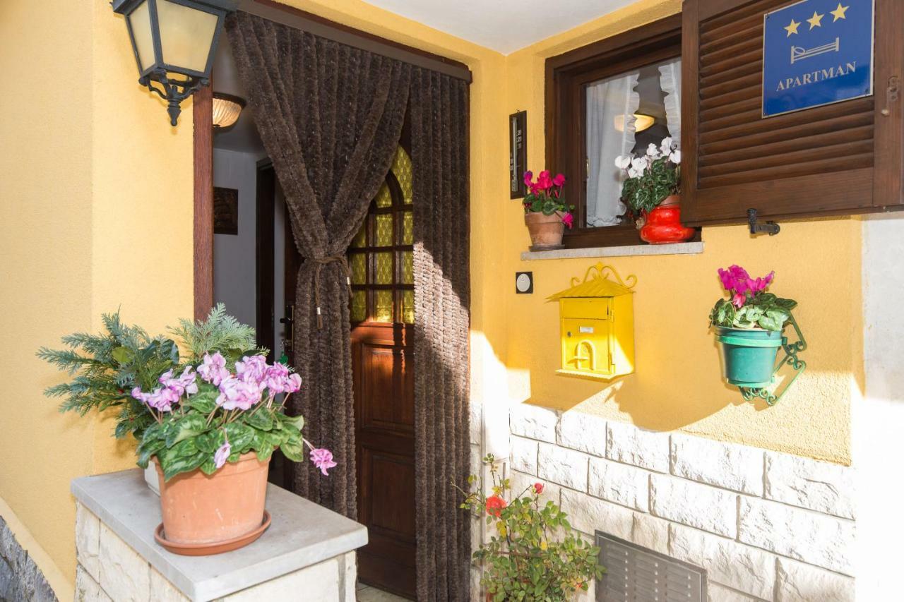Comfy And Warm Ap With Balcony Surrounded With Beautiful Nature لوفغان المظهر الخارجي الصورة