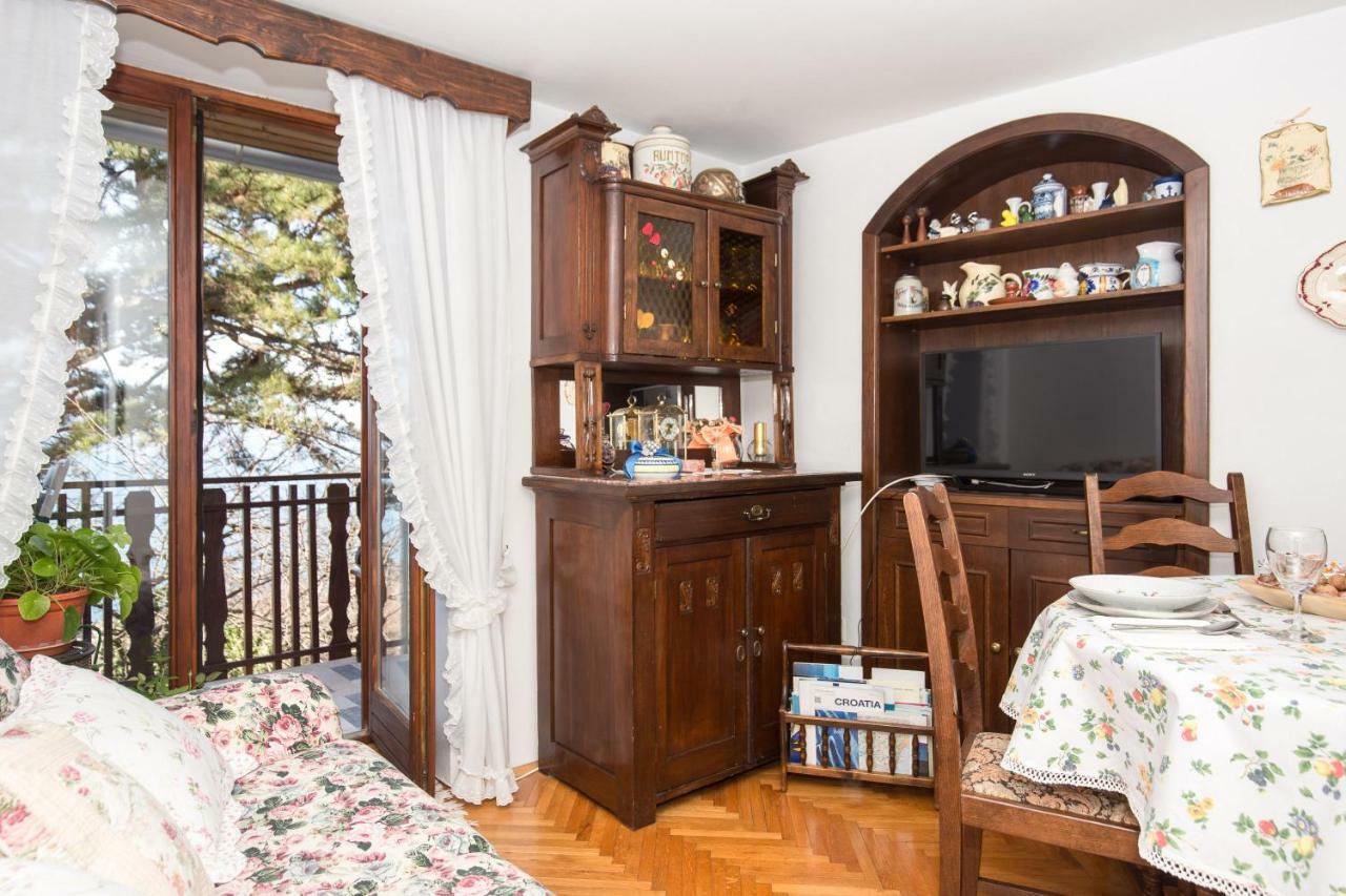 Comfy And Warm Ap With Balcony Surrounded With Beautiful Nature لوفغان المظهر الخارجي الصورة